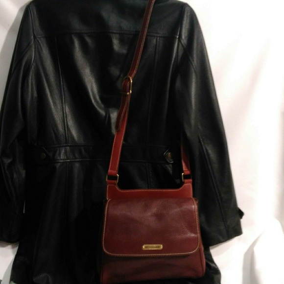 Wathne Medallion Brown Leather Crossbody Hipster - Picture 2 of 6